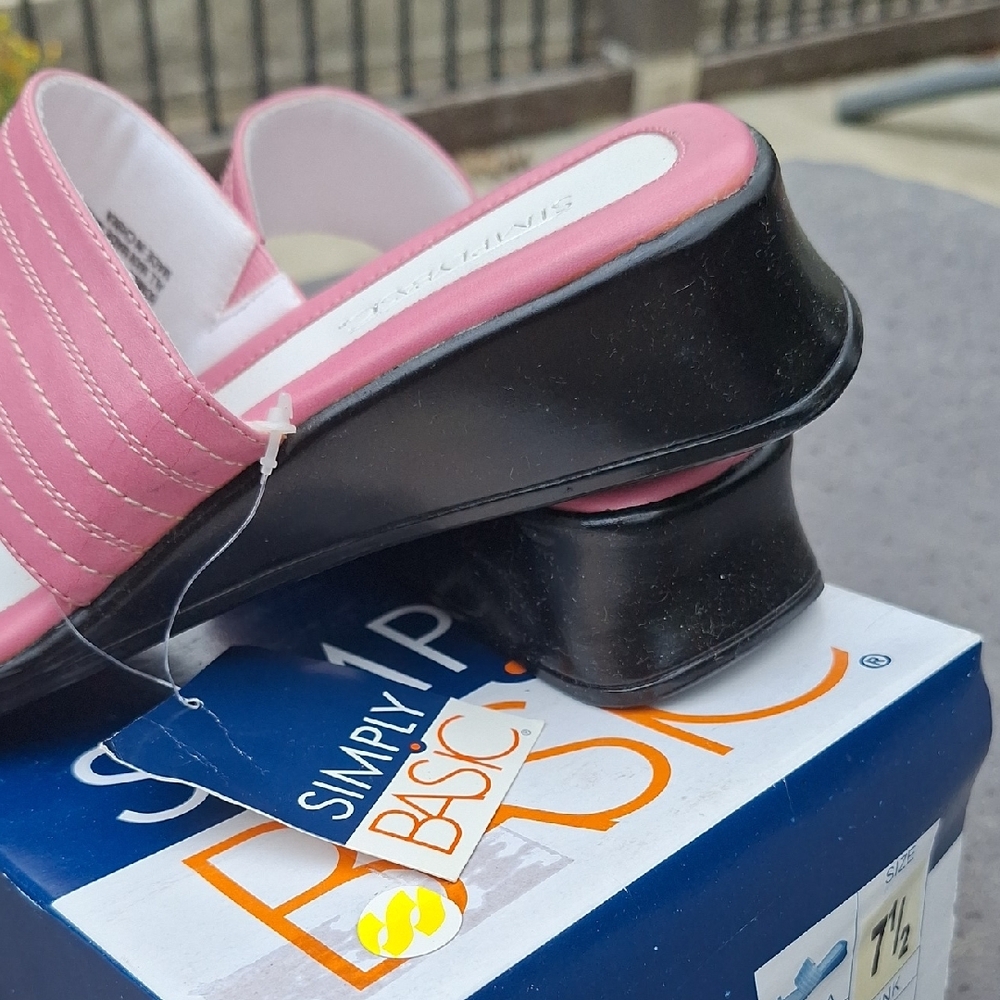 Pink Slide Sandals with Toe Loop and Ribbed Strap - Picture 6 of 9